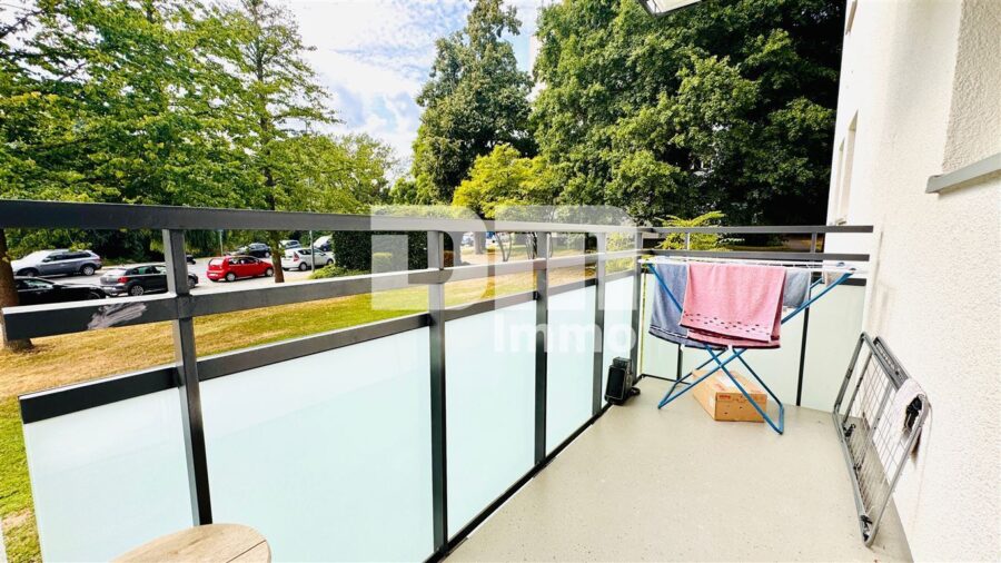 Umfangreich sanierte 4-Zimmerwohnung im EG mit Balkon in hervorragender Wohnlage - Balkon